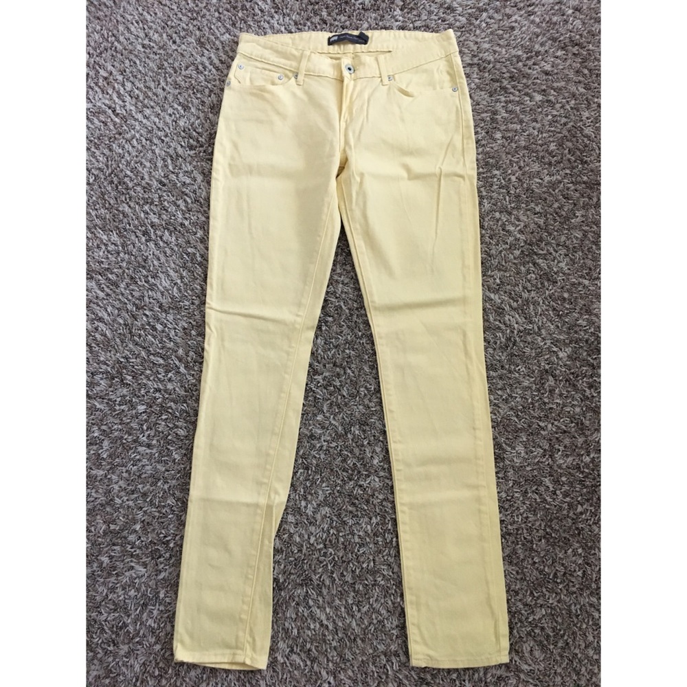 Levi’s Light Yellow Jeans Modern Rise Skinny Demi Curve 4/27